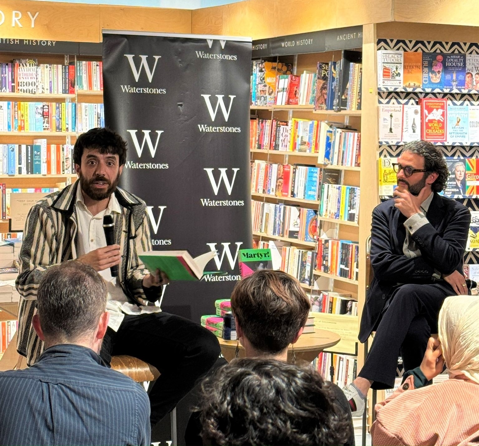 الكاتب يناقش روايته في WaterstonesTCR.30 مايو 2024