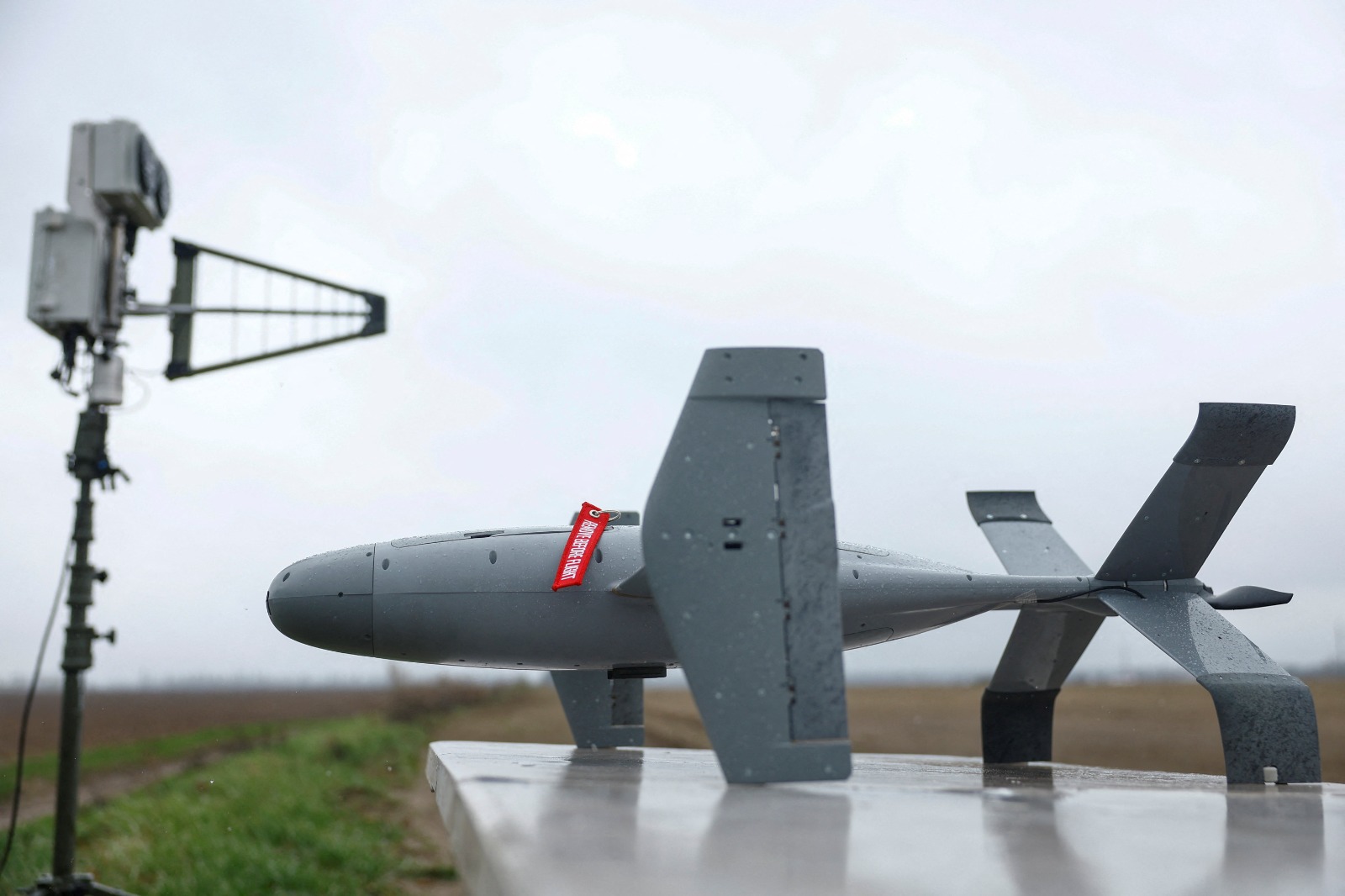 مسيرات اعتراضية من طراز AS3 Surveyor تحمل نظام Merops الأميركي في ميدان تدريب في بولندا. 18 نوفمبر 2025 - REUTERS