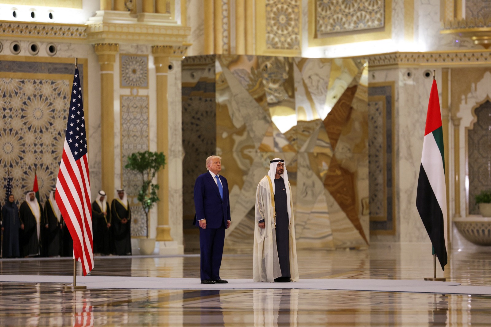الرئيس الإماراتي الشيخ محمد بن زايد يستقبل نظيره الأميركي دونالد ترمب في قصر الوطن بالعاصمة أبوظبي. 15 مايو 2025