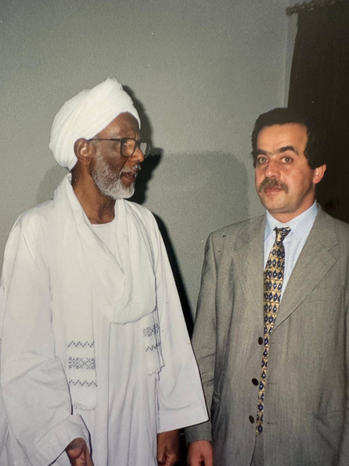 رئيس تحرير «الشرق الأوسط» خلال مقابلة مع الترابي