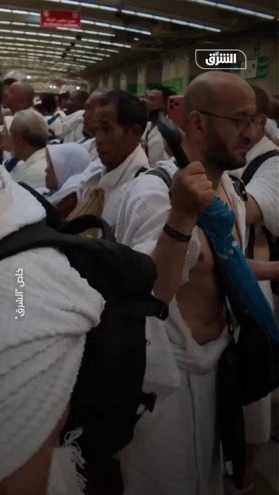 الحجاج يرمون "جمرة العقبة" في أول أيام عيد الأضحى
